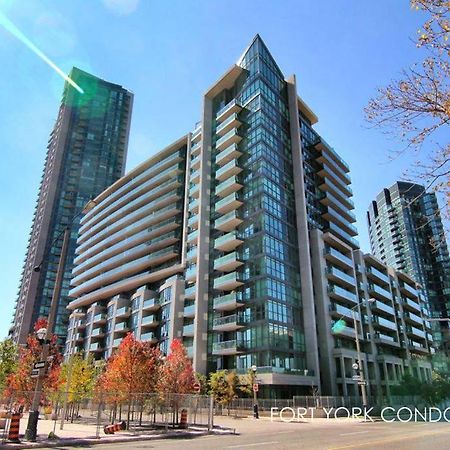 Lakefront Living Downtown Toronto - Free Parking, Gym, Indoor Pool Экстерьер фото