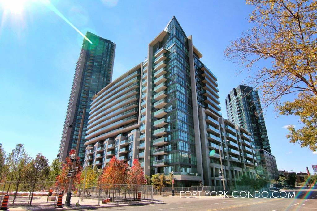 Lakefront Living Downtown Toronto - Free Parking, Gym, Indoor Pool Экстерьер фото